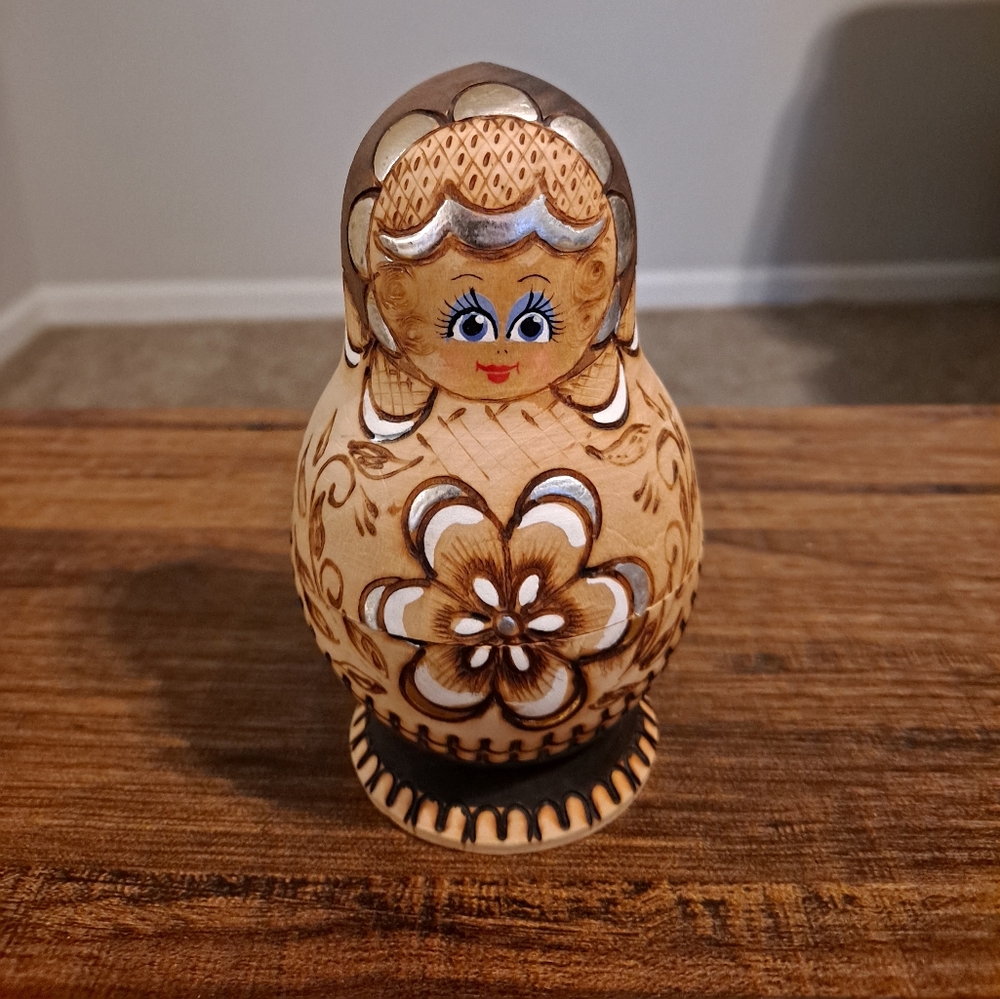 ๐ Hand-Painted Russian Nesting Dolls - Picture 2 of 7